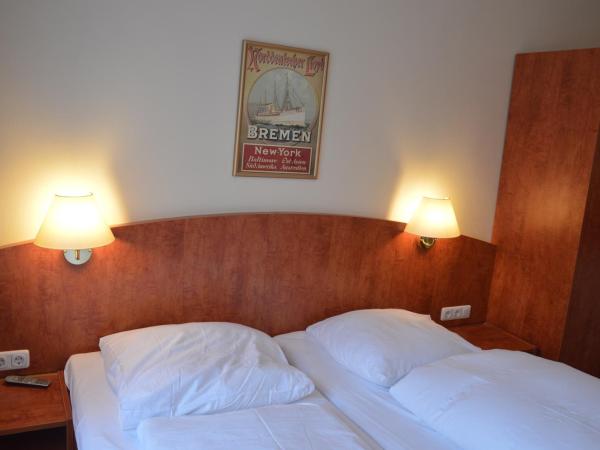 Hotel Wikinger Hof : photo 1 de la chambre chambre double avec salle de bains privative séparée