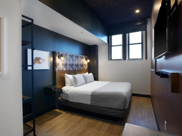TRYP by Wyndham Pittsburgh/Lawrenceville : photo 1 de la chambre chambre lit king-size micro - non-fumeurs