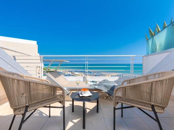 Hotel Mariver : photo 8 de la chambre chambre double mansardée - vue sur mer