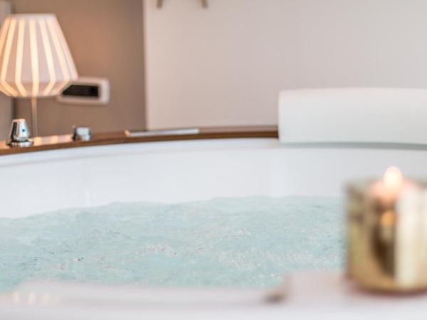 4 Star Suite SPA - Self Check-In : photo 8 de la chambre suite avec sauna