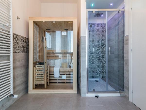 4 Star Suite SPA - Self Check-In : photo 10 de la chambre suite avec sauna