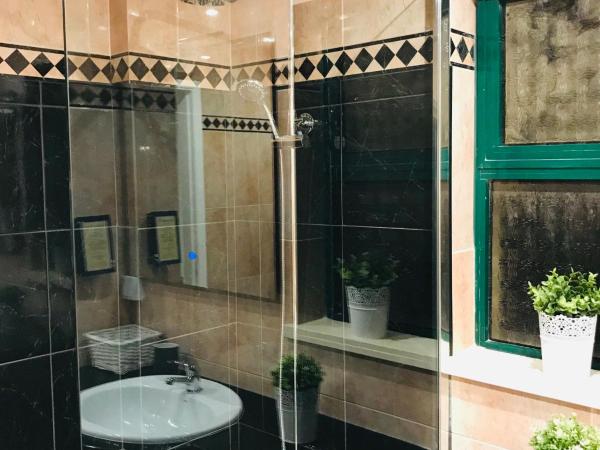 Alameda Garden : photo 9 de la chambre chambre double ou lits jumeaux avec salle de bains commune