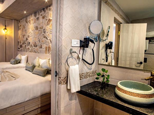 Arushi Boutique Hotel : photo 4 de la chambre superior deluxe room with bathtub -- 15% off on food and beverage and sauna and steam