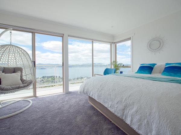 Nature & Relax House, Panoramic sea view, Free parking 37 : photo 7 de la chambre chambre lit queen-size avec salle de bains commune