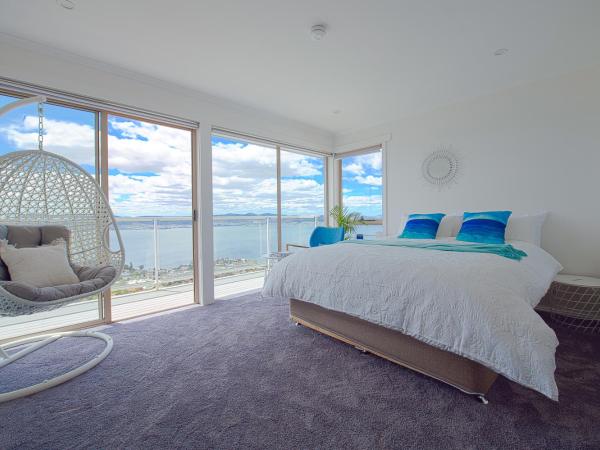 Nature & Relax House, Panoramic sea view, Free parking 37 : photo 2 de la chambre chambre lit queen-size avec salle de bains commune