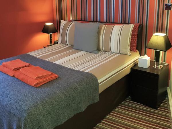 Robin 7 Lodge City Centre : photo 3 de la chambre chambre double de luxe avec salle de bains privative