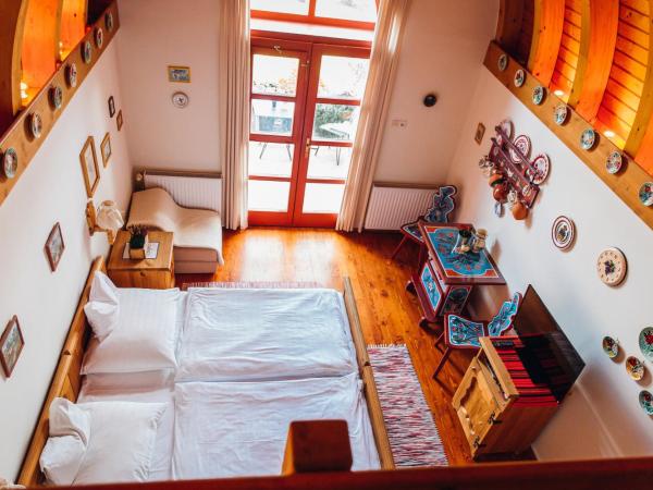 Bagoly Pincesor Fogado : photo 4 de la chambre chambre double ou lits jumeaux - vue sur ville