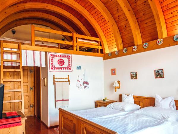 Bagoly Pincesor Fogado : photo 3 de la chambre chambre double ou lits jumeaux - vue sur ville