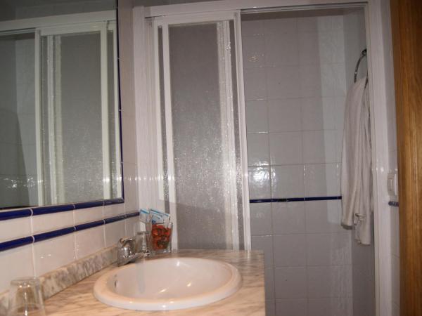 Hostal Alcazar I : photo 2 de la chambre appartement (2 adultes)