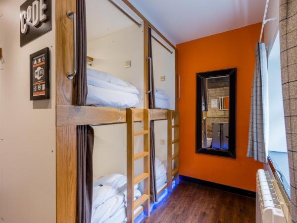 CoDE Co-Living - The LoFT - Edinburgh : photo 9 de la chambre capsule dans dortoir mixte de 3 lits