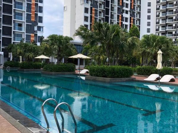 TimurBay Residence by Onehomes : photo 4 de la chambre suite avec balcon