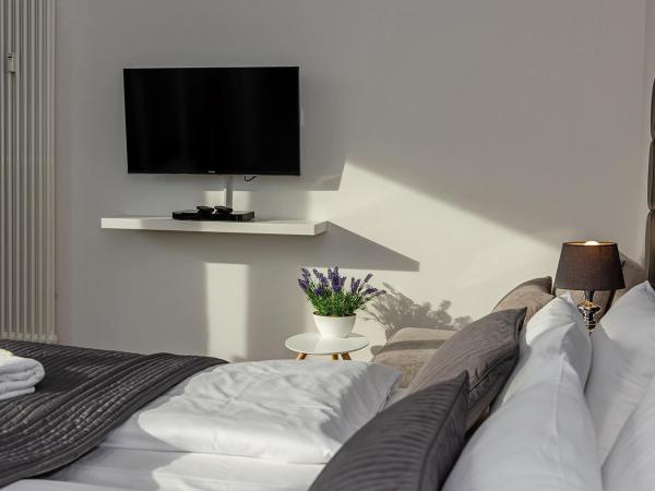 Apartments Rosenthal Residence : photo 9 de la chambre suite en appartement de grand standing avec balcon