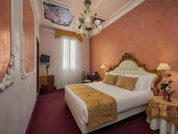 Hotel Pausania : photo 9 de la chambre chambre double ou lits jumeaux supérieure