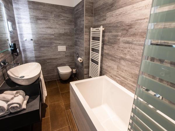 premium by GS Hotel : photo 4 de la chambre suite junior avec balcon