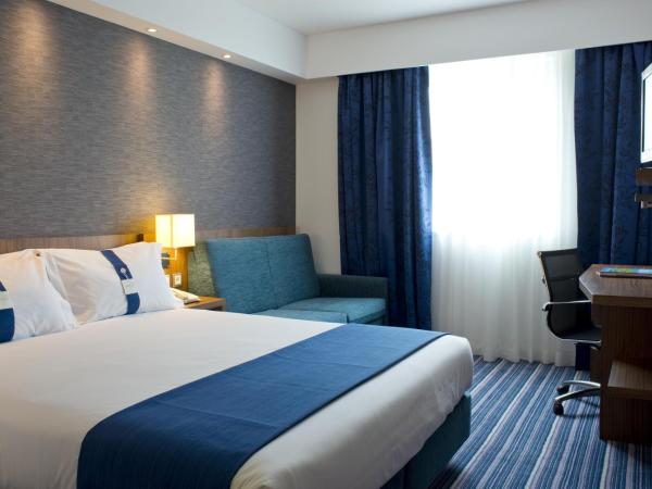 Holiday Inn Express Toulon - Est, an IHG Hotel : photo 6 de la chambre chambre double standard avec canapé-lit