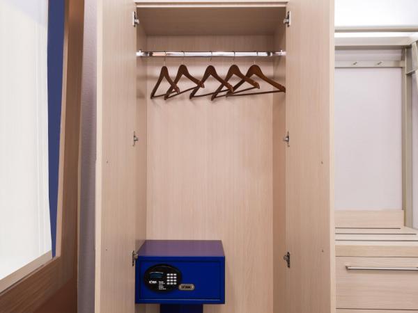 Holiday Inn Express & Suites - Nearest Universal Orlando, an IHG Hotel : photo 2 de la chambre chambre lit king-size standard