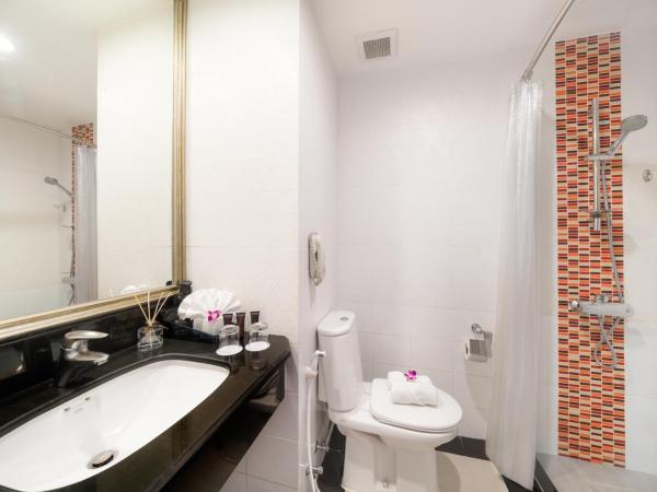 FuramaXclusive Sukhumvit : photo 7 de la chambre chambre double ou lits jumeaux premier