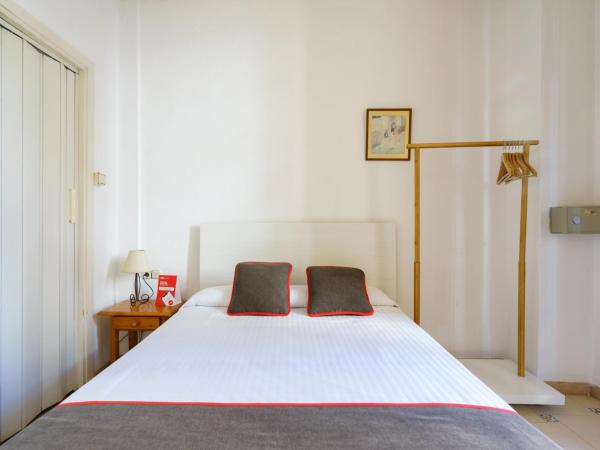 Hostal Austria : photo 9 de la chambre chambre double avec balcon