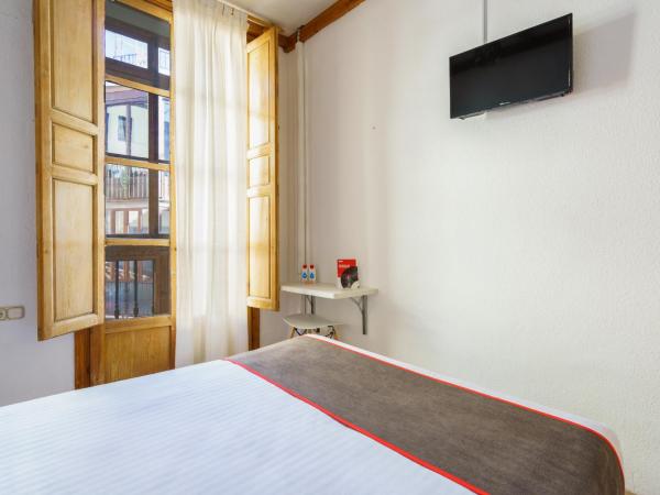 Hostal Austria : photo 7 de la chambre chambre double avec balcon