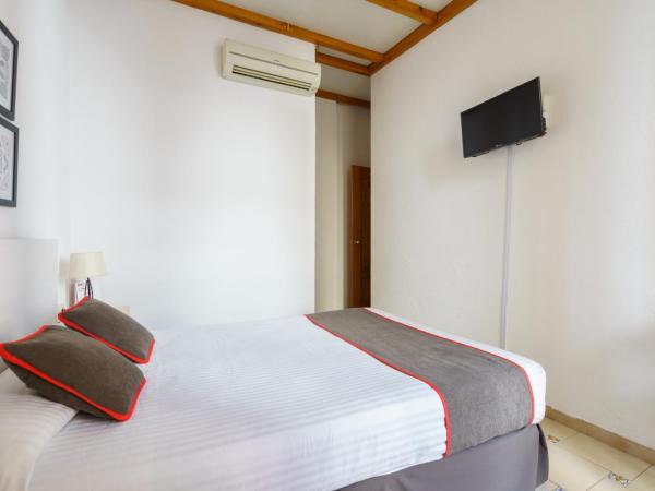 Hostal Austria : photo 2 de la chambre chambre double avec balcon