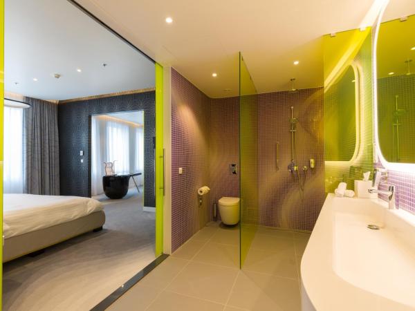 Park Inn by Radisson Amsterdam City West : photo 6 de la chambre suite karim rashid