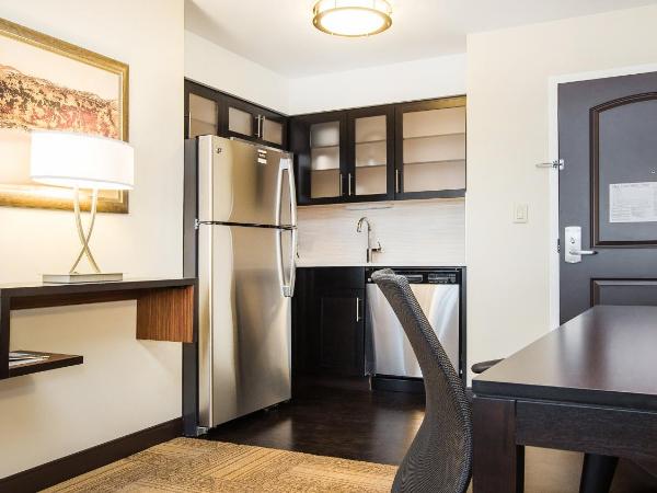 Staybridge Suites West Edmonton, an IHG Hotel : photo 6 de la chambre suite studio lit king-size