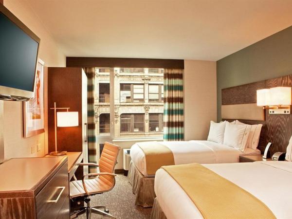 Holiday Inn Express - Times Square South, an IHG Hotel : photo 2 de la chambre chambre double standard avec 2 lits doubles