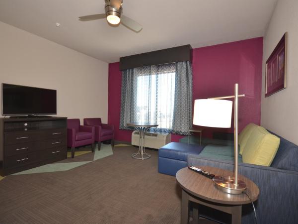 Holiday Inn Express & Suites Oklahoma City Mid - Arpt Area, an IHG Hotel : photo 3 de la chambre suite 1 chambre avec 2 lits queen-size