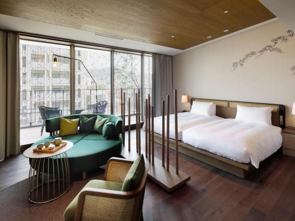 GOOD NATURE HOTEL KYOTO : photo 1 de la chambre chambre lits jumeaux deluxe avec terrasse et accès au salon