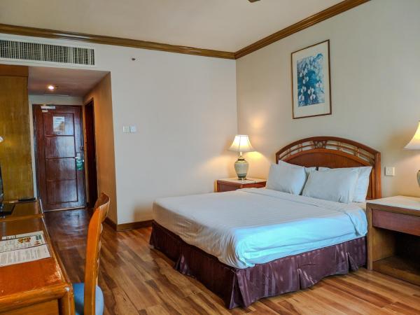 Sabah Oriental Hotel : photo 3 de la chambre chambre deluxe double ou lits jumeaux