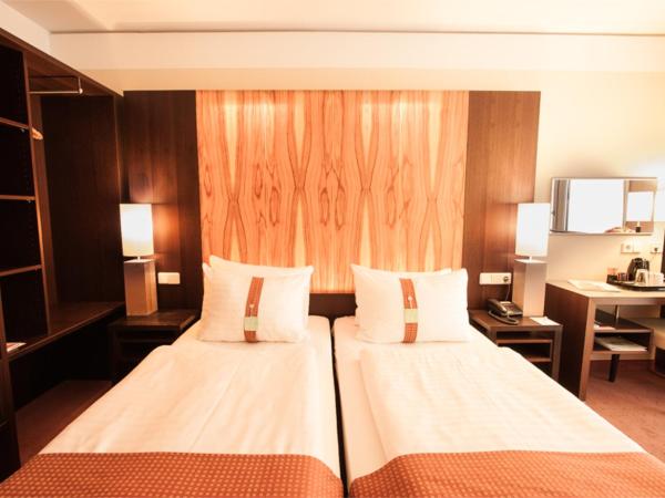 Holiday Inn - Salzburg City, an IHG Hotel : photo 6 de la chambre chambre standard avec 2 lits simples

