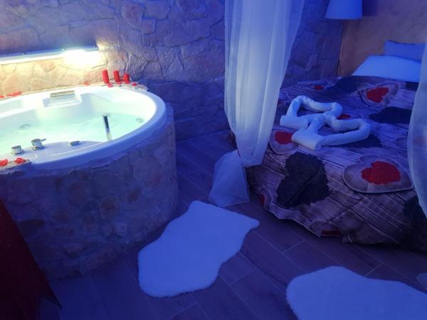 Domus 2 : photo 3 de la chambre chambre double avec baignoire spa