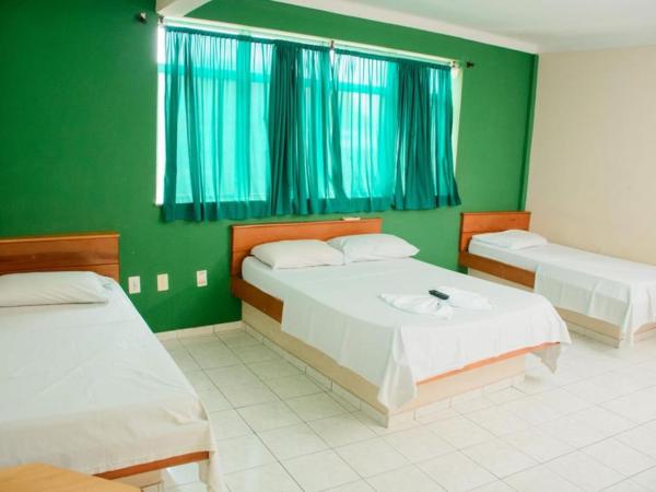 Hotel Dez De Julho : photo 1 de la chambre chambre triple