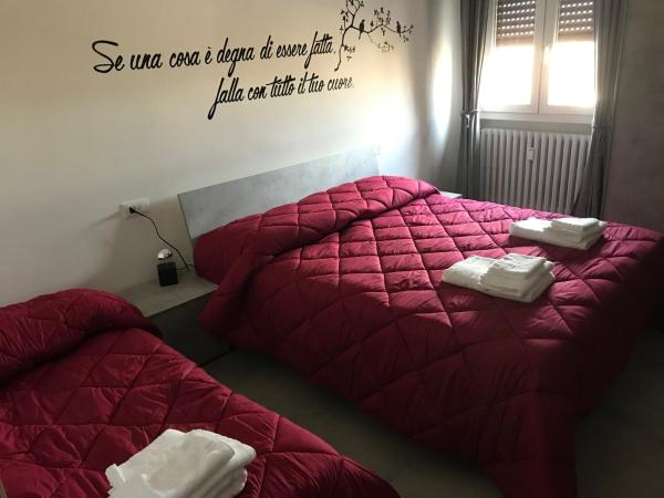 HOLABOLOGNA Luxury Rooms and Flats : photo 1 de la chambre chambre double avec lit d'appoint