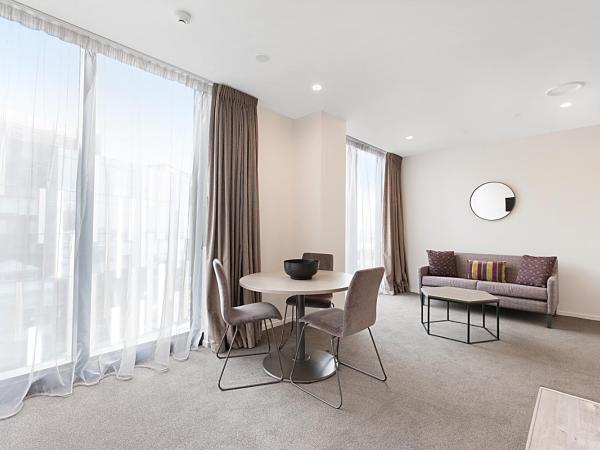 Ramada Suites By Wyndham Victoria Street West : photo 1 de la chambre appartement 1 chambre