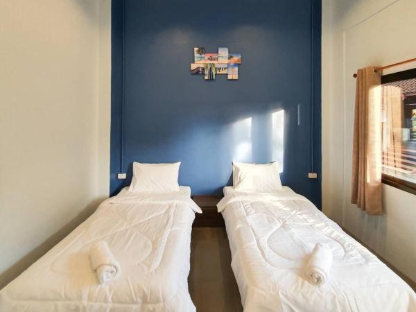 We Hostel Khaolak : photo 2 de la chambre chambre simple avec salle de bains privative