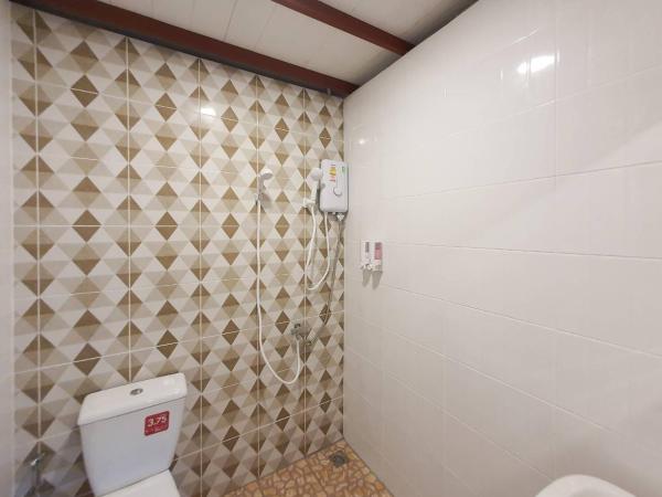 We Hostel Khaolak : photo 1 de la chambre chambre simple avec salle de bains privative