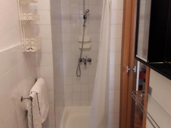 Villa Radić : photo 9 de la chambre chambre triple avec salle de bains privative