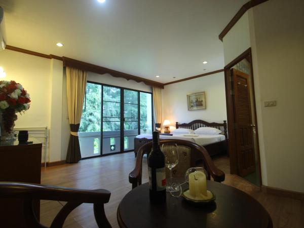 Naithon Beach Villa : photo 3 de la chambre chambre double - vue sur montagne