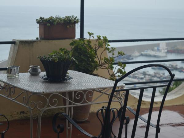 Aux 3 Portes : photo 3 de la chambre studio - vue sur mer