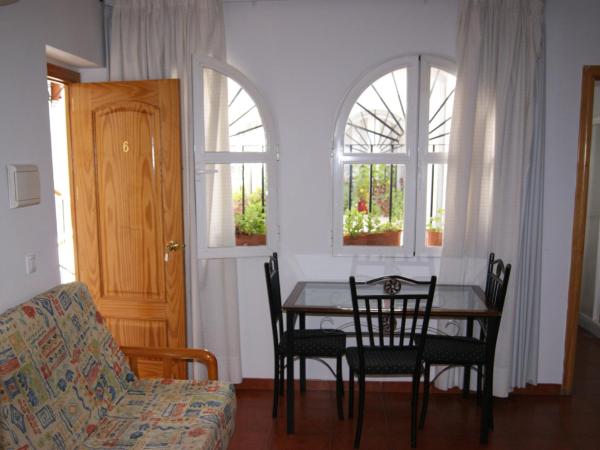 Hostal Alcazar I : photo 8 de la chambre appartement (2 adultes)