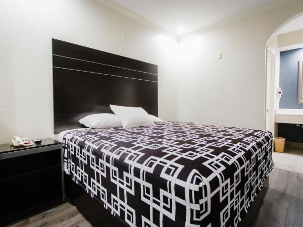 Palace Inn TX-249 : photo 1 de la chambre chambre lit king-size - fumeurs