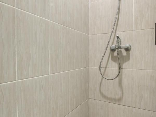 KoolKost Syariah near Kaza Mall Surabaya : photo 6 de la chambre chambre simple avec salle de bains commune