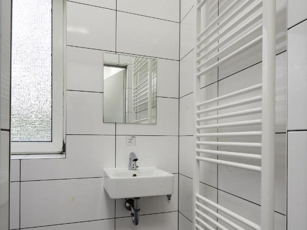 K 357 - Personal, Monteurzimmervermittlung und Vermietung Hamburg : photo 6 de la chambre chambre double avec salle de bains commune