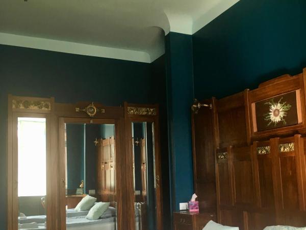 4th Floor Bed and Breakfast : photo 5 de la chambre chambre double de luxe avec canapé