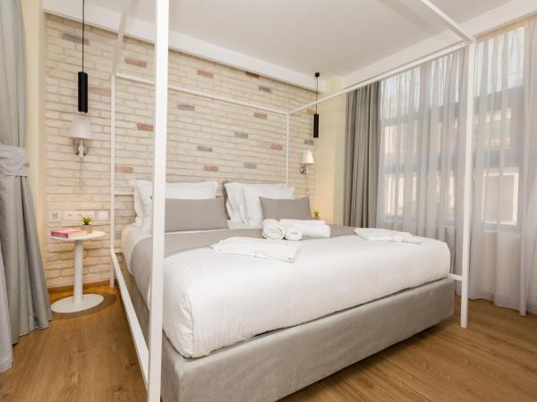 SUITES@SYNGROU-FIX : photo 2 de la chambre suite lit king-size avec baignoire spa