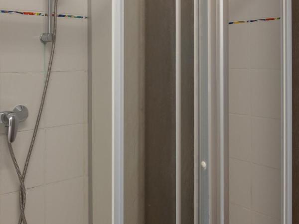 Hostel Louise 20 : photo 7 de la chambre lit dans un dortoir de 4 lits