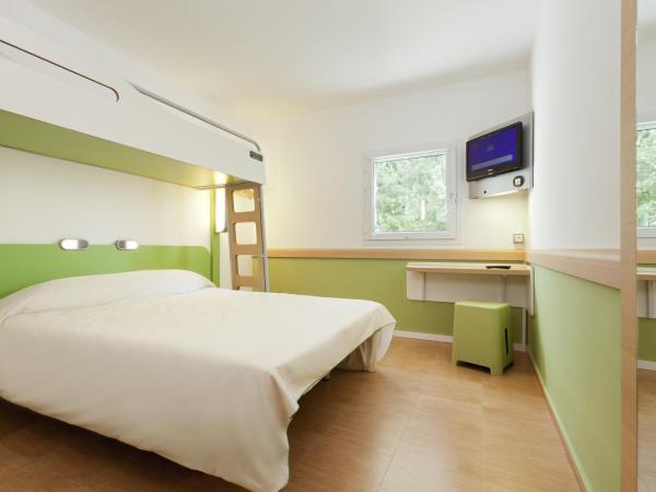 ibis budget Brugge Centrum Station : photo 7 de la chambre chambre triple standard