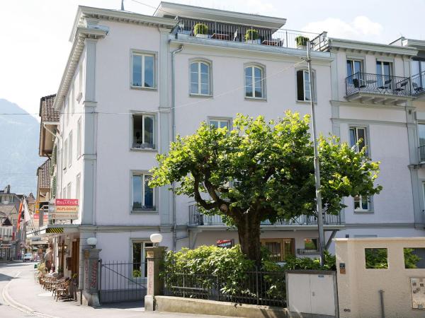 Alplodge : photo 3 de la chambre chambre familiale avec salle de bains privative