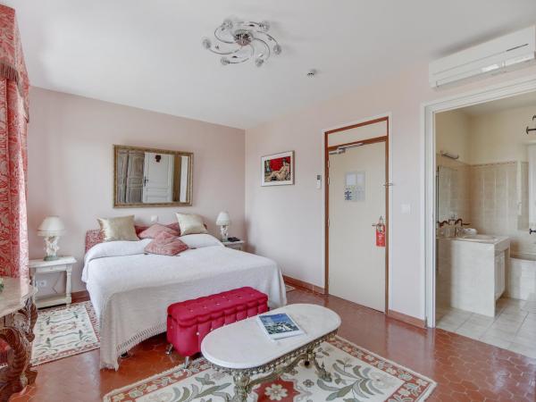 Le Château de Mei Lese : photo 2 de la chambre chambre lit queen-size - vue sur mer